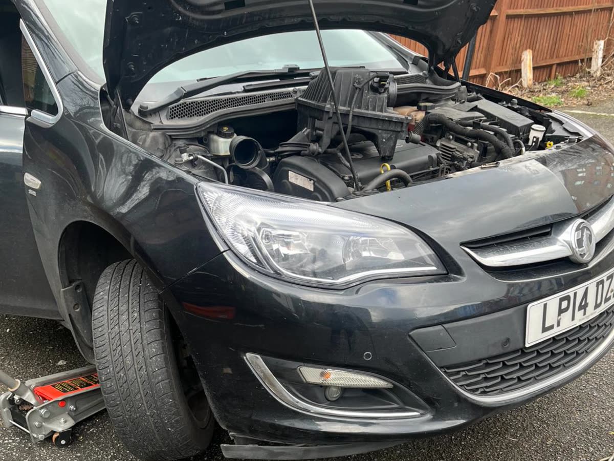 Alternator replacement in Dagenham on a Vauxhall Astra during a mobile repair visit